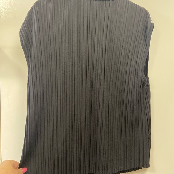 Adriana Papel sleeveless fancy top black pleated so pretty size med - Picture 4 of 7